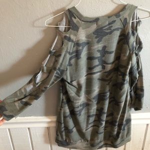 Camo 3/4 cut sleeve top